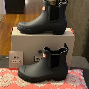 HUNTER Women’s Original Chelsea rain boots size 7
